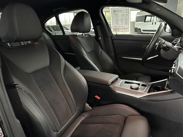 Gebraucht BMW 320 M Sport 184 PS (135 kW) 2024 Schwarz Limousine