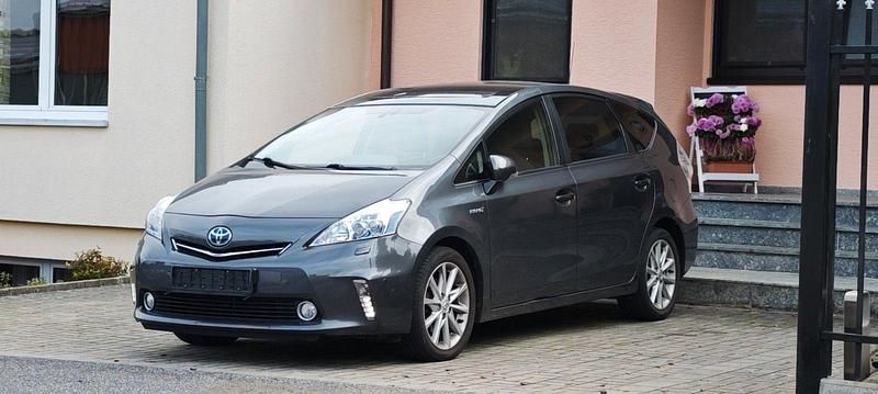 Grau Gebraucht 2012 Toyota Prius+ Edition Van / Kleinbus | 10.500 € (Fairer Preis) - Bild 1/4