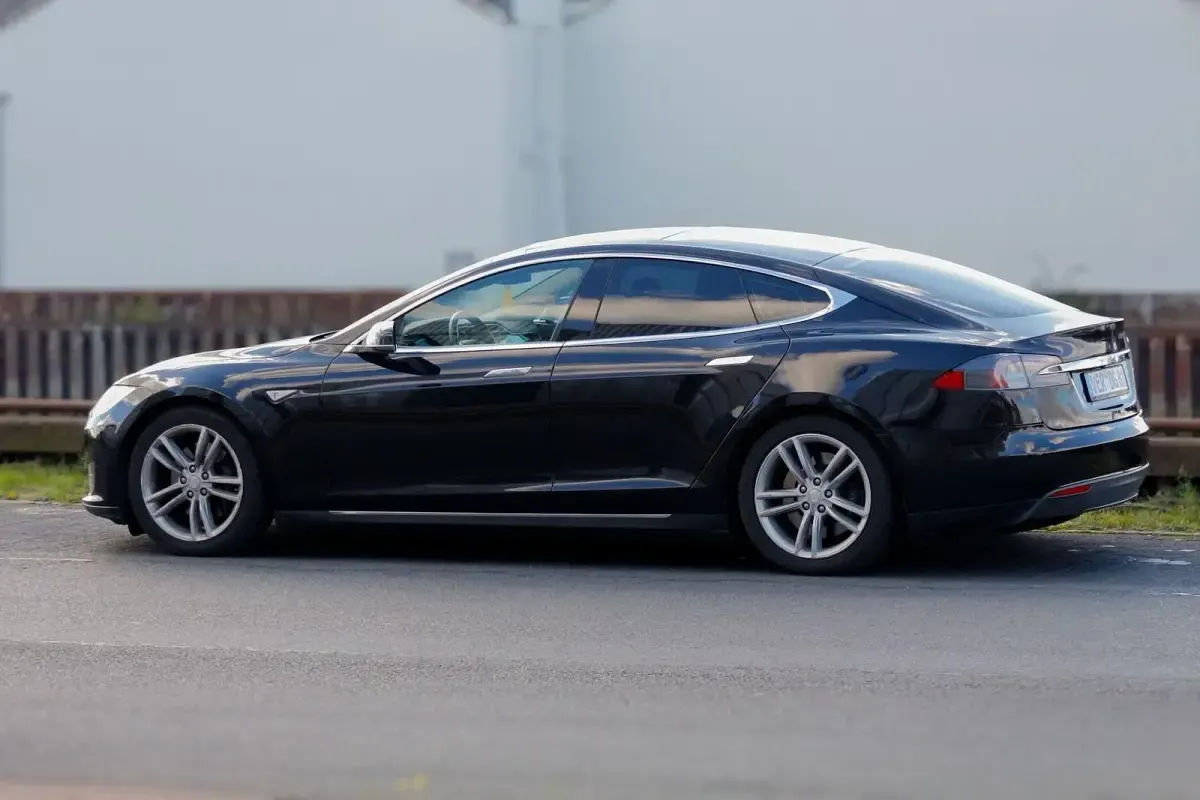 Brugt Tesla Model S 235 kW (320 HK) 2016 Sort Hatchback