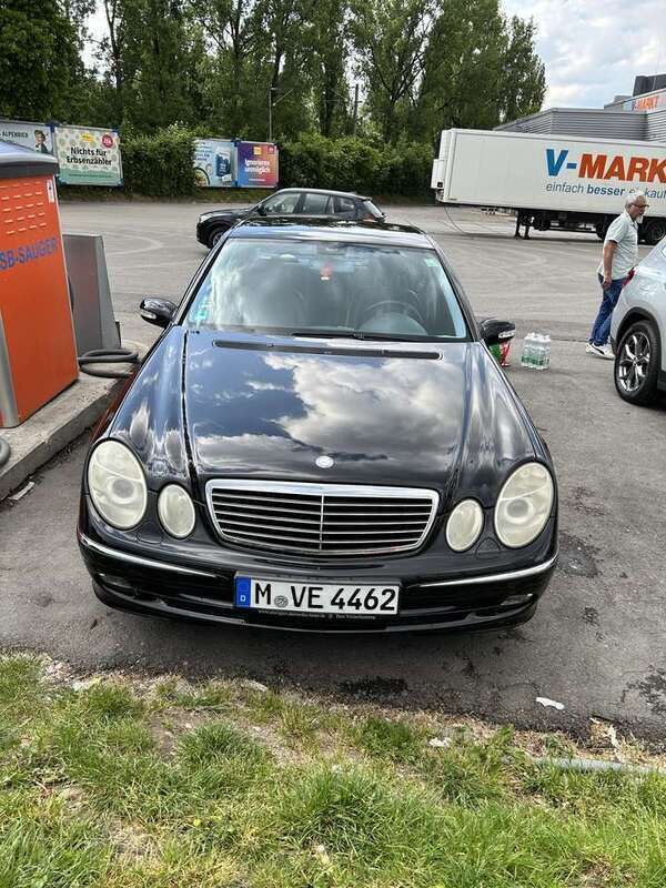 Schwarz Gebraucht 2005 Mercedes E200 Limousine | 4.900 € (Superpreis) - Bild 1/4