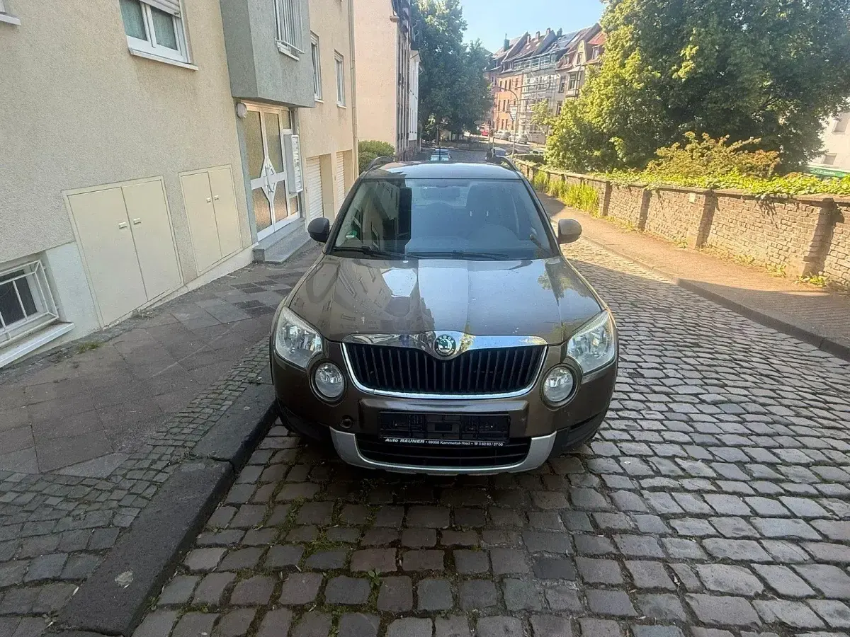 Gebraucht Skoda Yeti 105 PS (77 kW) 2012 Grau SUV
