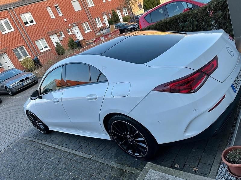 Weiß Gebraucht 2019 Mercedes CLA220 AMG Limousine | 25.500 € - Bild 1/4