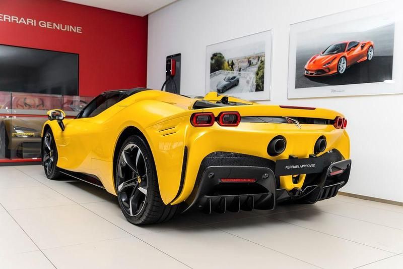 Gebraucht Ferrari SF90 780 PS (573 kW) 2024 Gelb