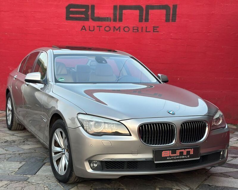 Grau Gebraucht 2011 BMW 750 Sport Line Limousine | 10.999 € (Superpreis) - Bild 1/4