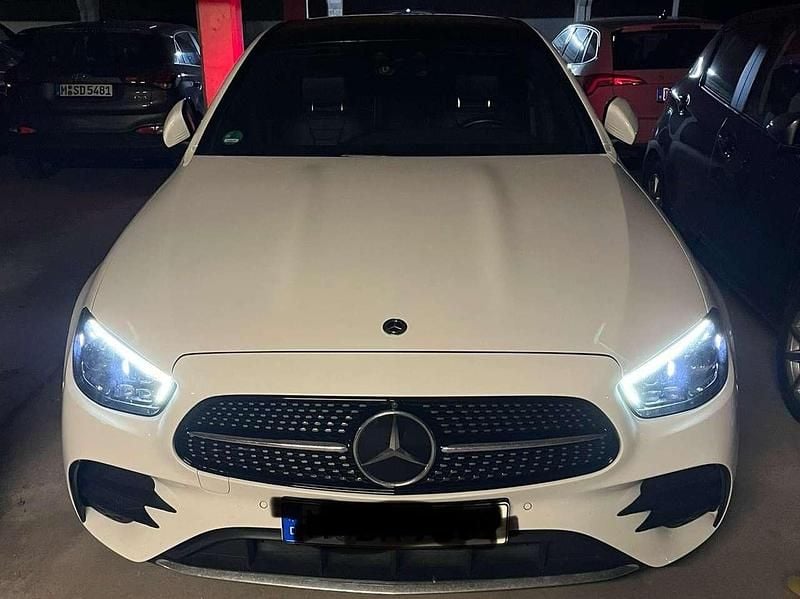 Weiß Gebraucht 2022 Mercedes E400 AMG line Limousine | 44.200 € (Superpreis) - Bild 1/4