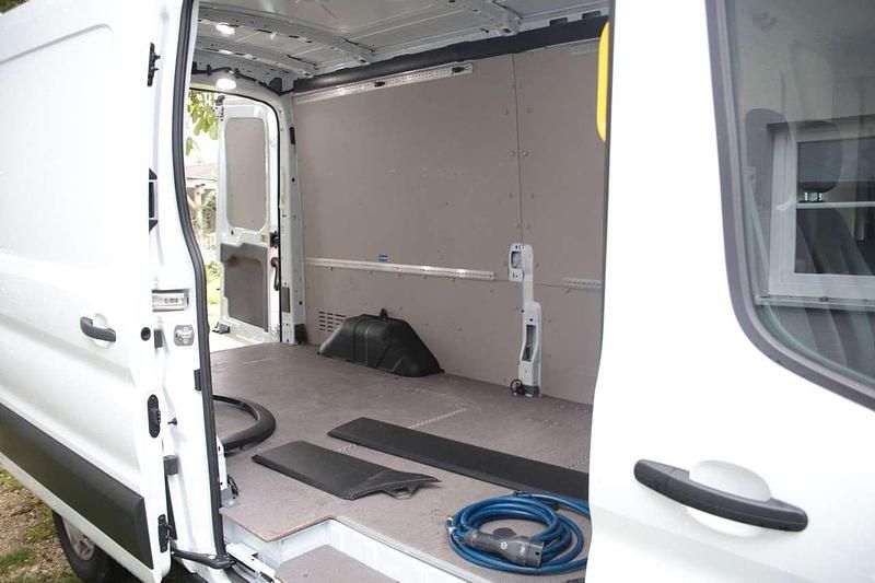 Gebraucht Ford Transit Trend 135 kW (184 PS) 2022 Frozen white Van / Kleinbus