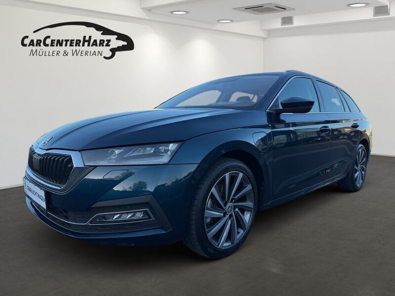 Lavablau metallic met. Gebraucht 2022 Skoda Octavia First Edition Kombi | 24.950 € (Fairer Preis) - Bild 1/4