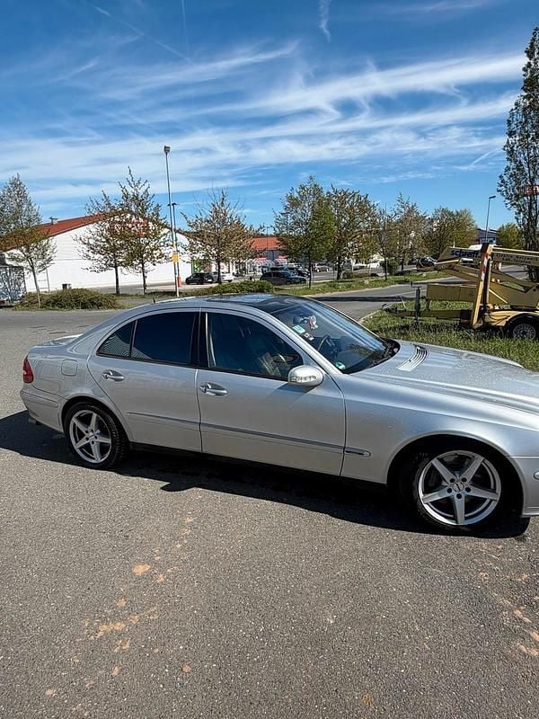 Second-hand Mercedes E500 306 CP (225 kW) 2003 Argintiu Berlinǎ