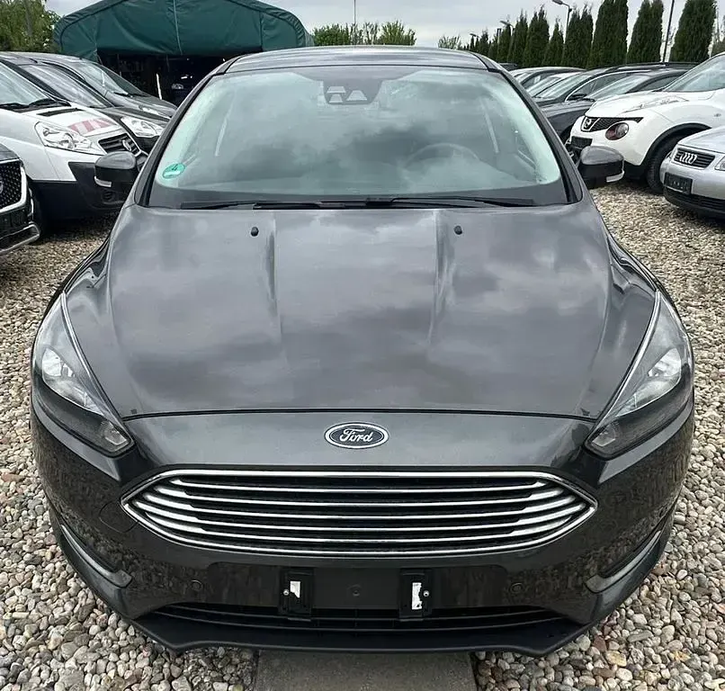Używany Ford Focus Titanium 125 KM (91 kW) 2017 Szary Sedan/Limuzyna