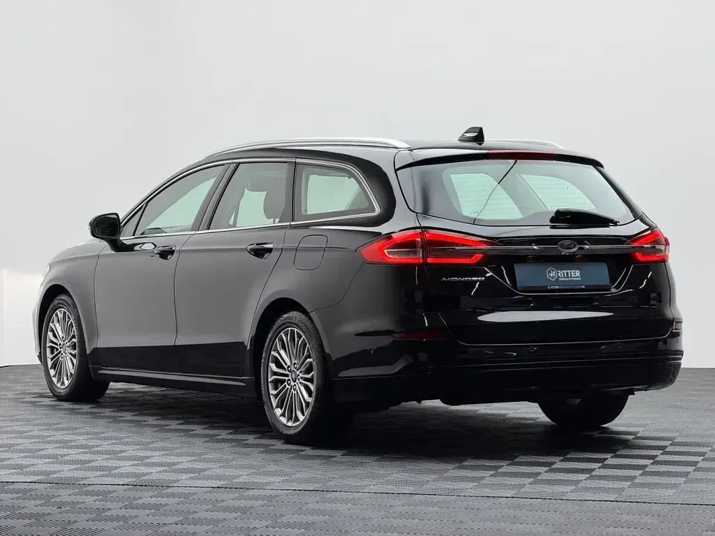 Gebraucht Ford Mondeo Titanium 150 PS (110 kW) 2022 Schwarz Limousine