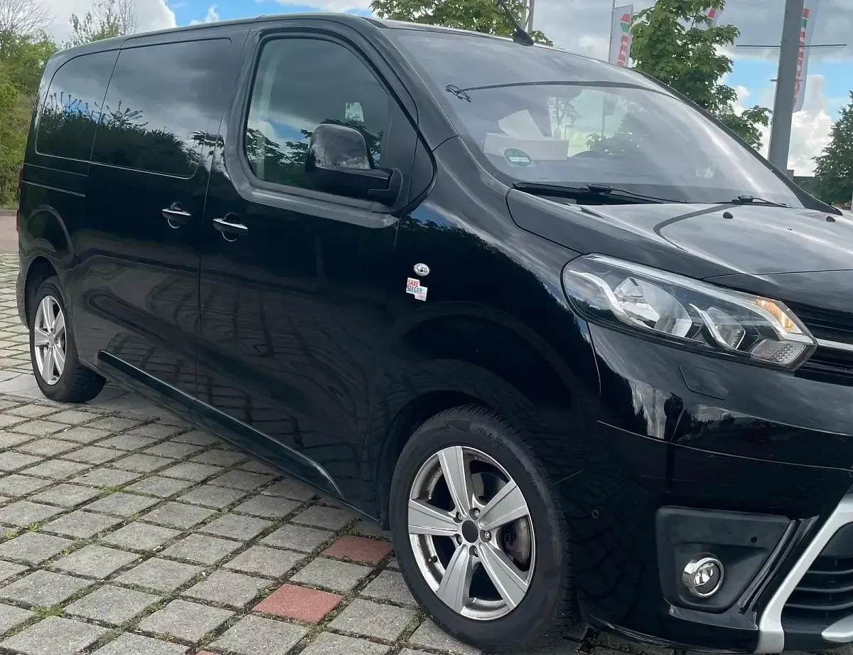 Gebraucht Toyota Verso 150 PS (110 kW) 2018 Schwarz Van / Kleinbus