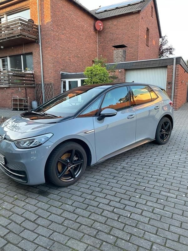Grau Gebraucht 2021 VW ID.3 Pure Kleinwagen | 19.500 € (Fairer Preis) - Bild 1/4