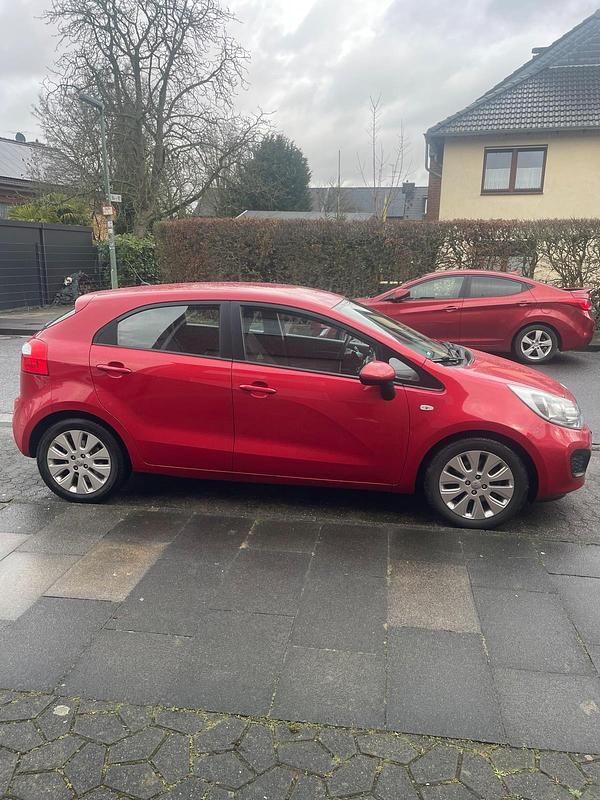 Gebraucht Kia Rio 84 PS (61 kW) 2011 Rot Kleinwagen
