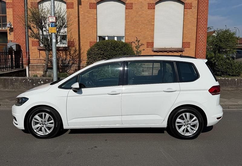 Gebraucht VW Touran 116 PS (85 kW) 2019 Weiß Van / Kleinbus