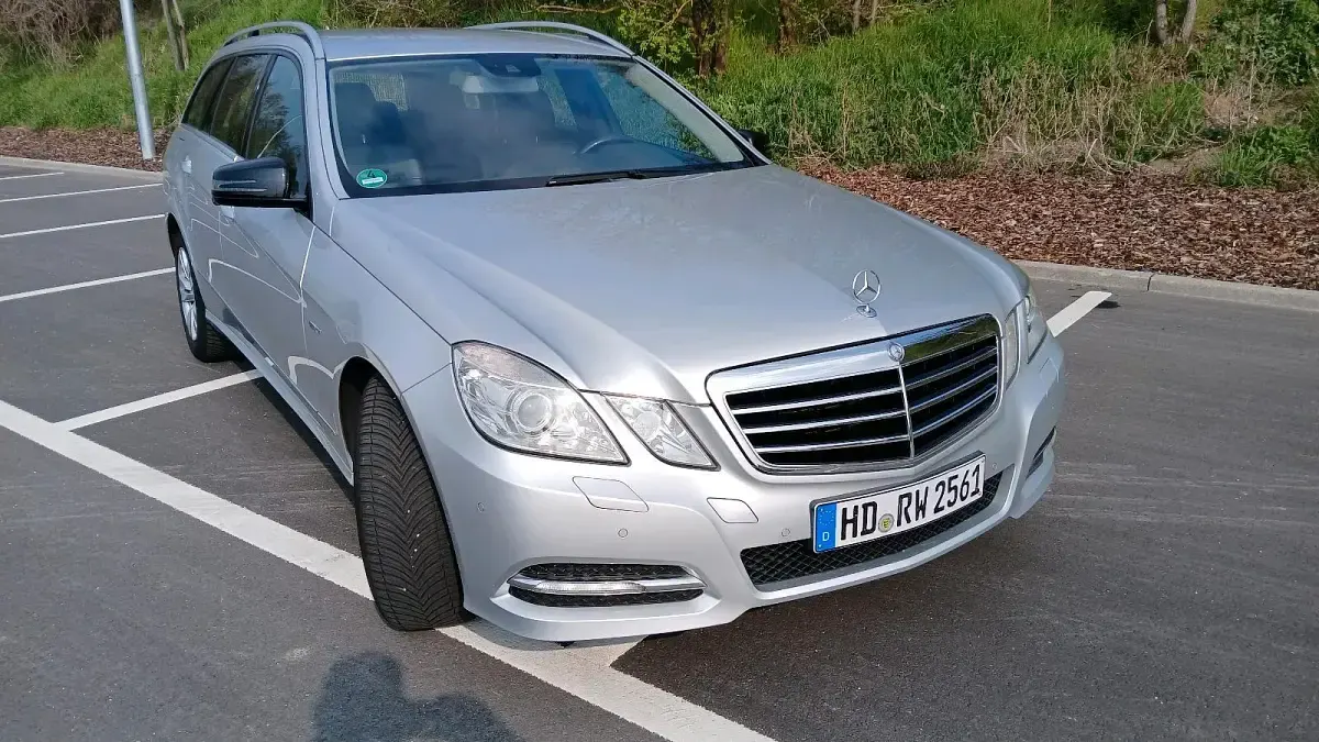 Gebraucht Mercedes E220 170 PS (125 kW) 2012 Silber Kombi
