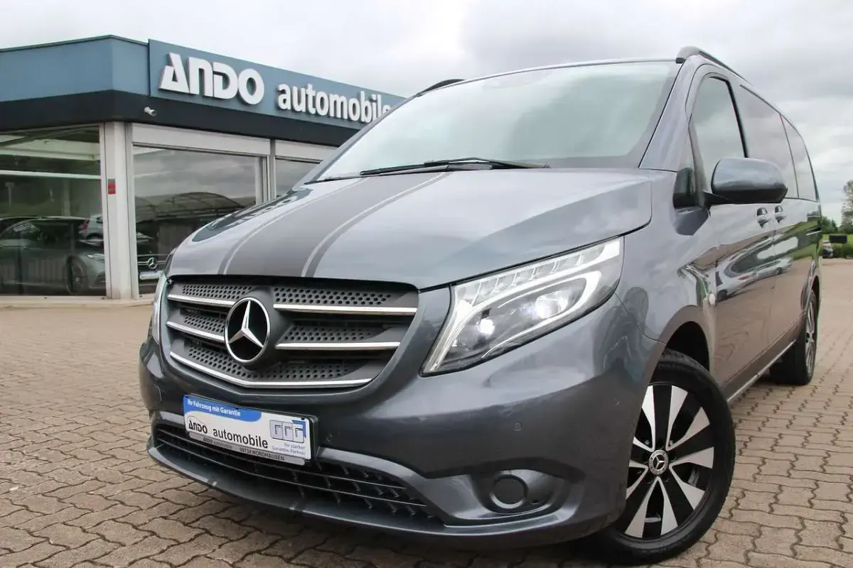 Gebraucht Mercedes Vito 163 PS (119 kW) 2016 Flintgrau metallic Van