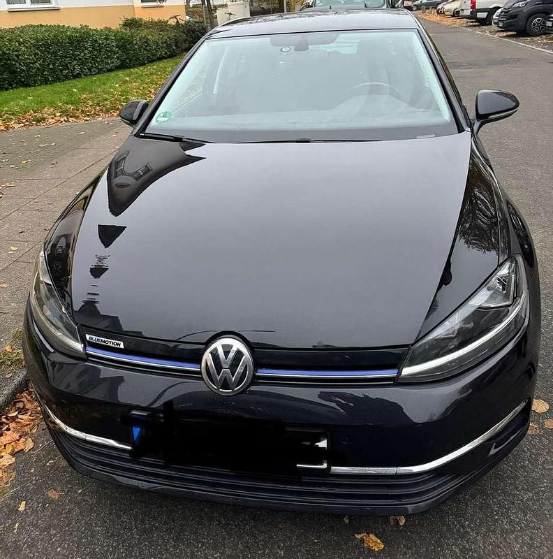 Schwarz Gebraucht 2019 VW Golf VII Comfortline Kleinwagen | 15.790 € (Guter Preis) - Bild 1/4