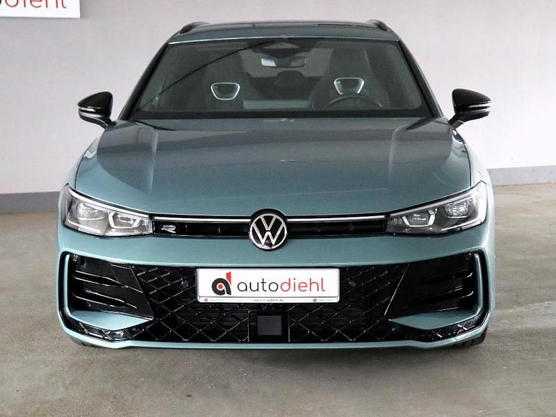 Gebraucht VW Passat R-line 150 PS (110 kW) 2025 Grün Kombi