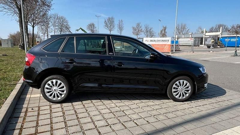 Gebraucht Skoda Rapid Joy 116 PS (85 kW) 2016 Schwarz Kleinwagen