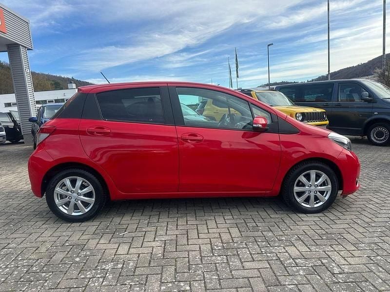 Gebraucht Toyota Yaris Edition 99 PS (72 kW) 2013 Rot Kleinwagen