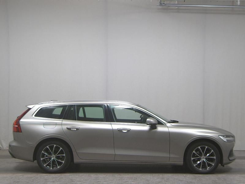 Grau Gebraucht 2019 Volvo V60 Momentum Kombi | 13.690 € (Fairer Preis) - Bild 1/4
