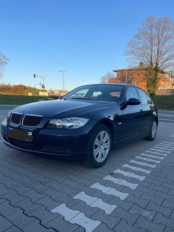Gebraucht BMW 318 143 PS (105 kW) 2008 Blau Limousine