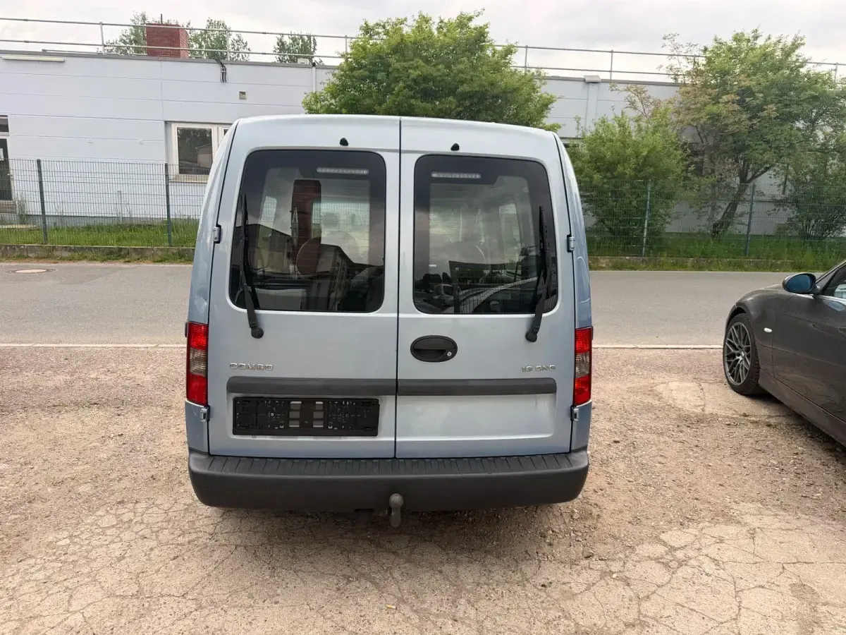 Usata Opel Combo Edition 97 CV (71 kW) 2005 Blu Monovolume