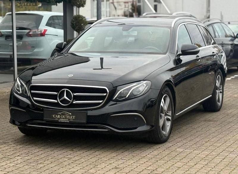 Schwarz Gebraucht 2018 Mercedes E220 Limousine | 19.980 € (Guter Preis) - Bild 1/4