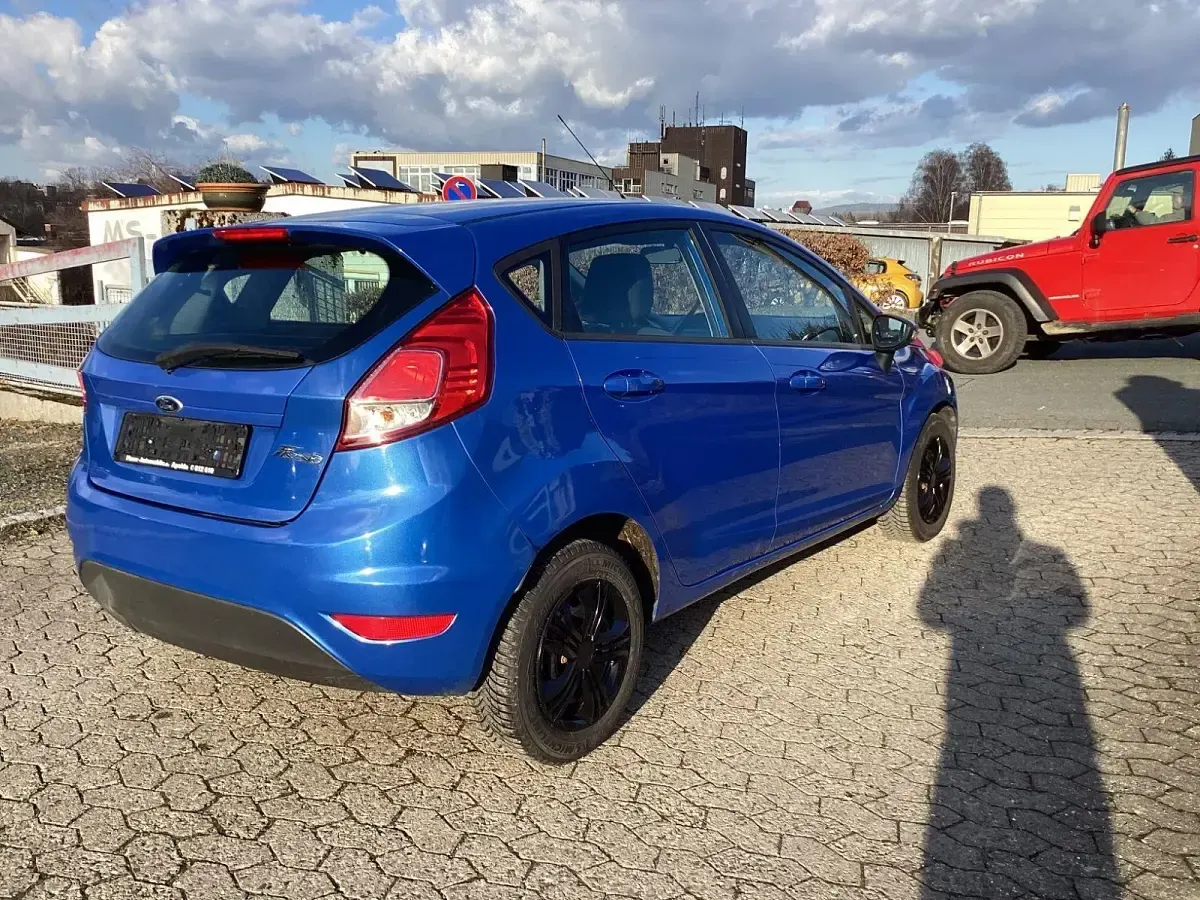 Gebraucht Ford Fiesta Trend 82 PS (60 kW) 2013 Blau Kleinwagen