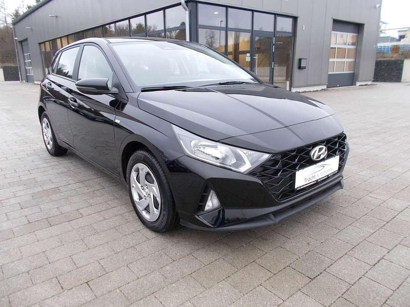 Phantom black / met Gebraucht 2022 Hyundai i20 Select Kleinwagen | 15.900 € (Guter Preis) - Bild 1/4