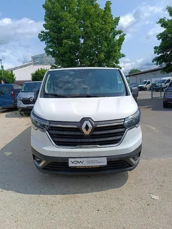 Gebraucht Renault Trafic Komfort 110 PS (80 kW) 2023 Weiß Van / Kleinbus