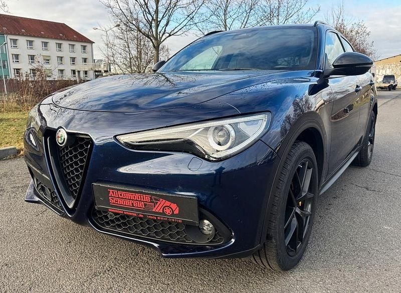 Blau Gebraucht 2019 Alfa Romeo Stelvio Tech Edition SUV | 21.900 € (Guter Preis) - Bild 1/4