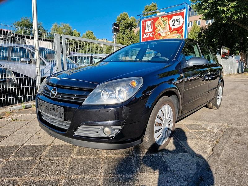 Schwarz Gebraucht 2004 Opel Astra Limousine | 1.850 € (Etwas zu teuer) - Bild 1/4