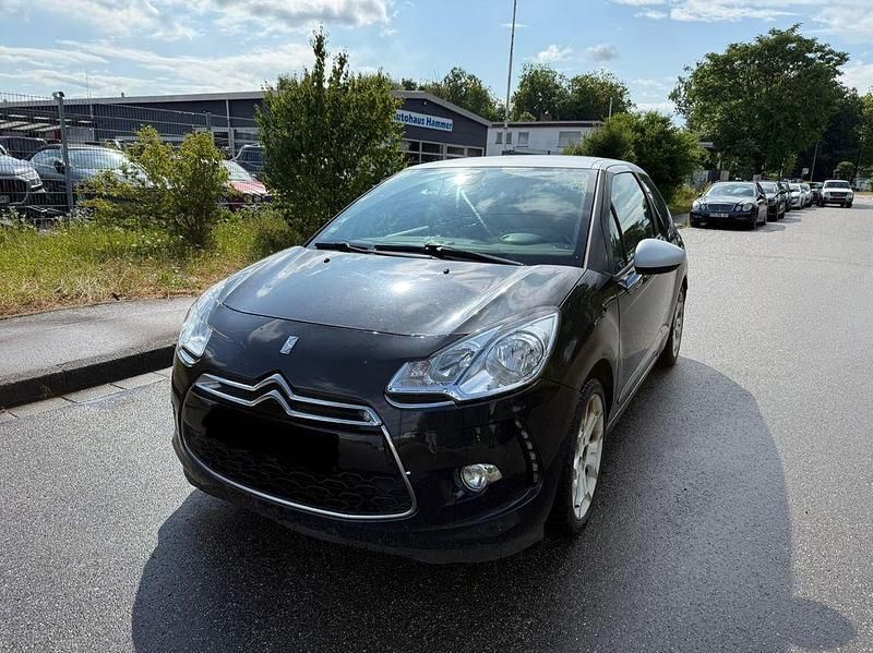 Weiß Gebraucht 2010 Citroën DS3 Sport Chic Kleinwagen | 2.199 € - Bild 1/4