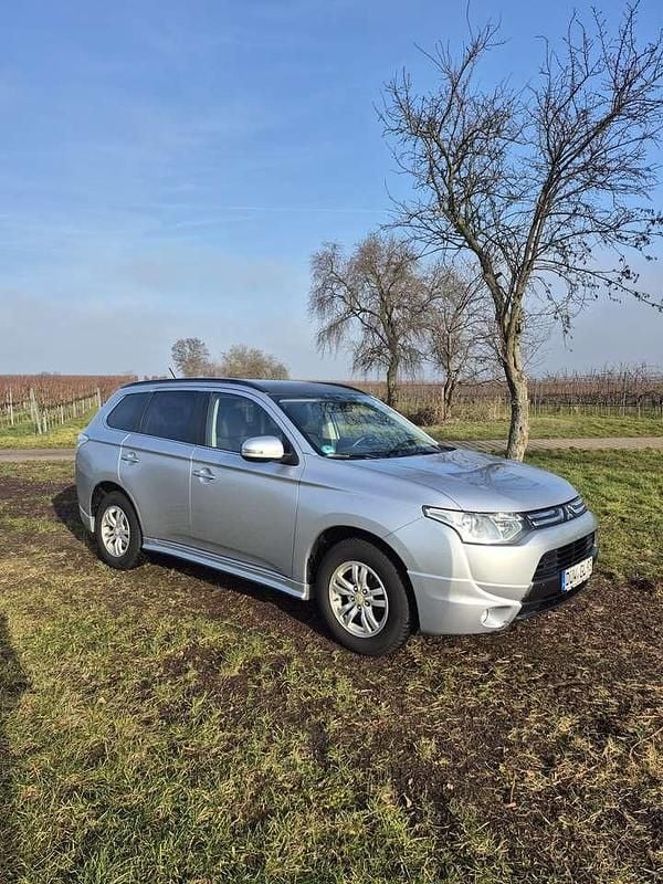 Gebraucht Mitsubishi Outlander Invite 150 PS (110 kW) 2013 Silber SUV
