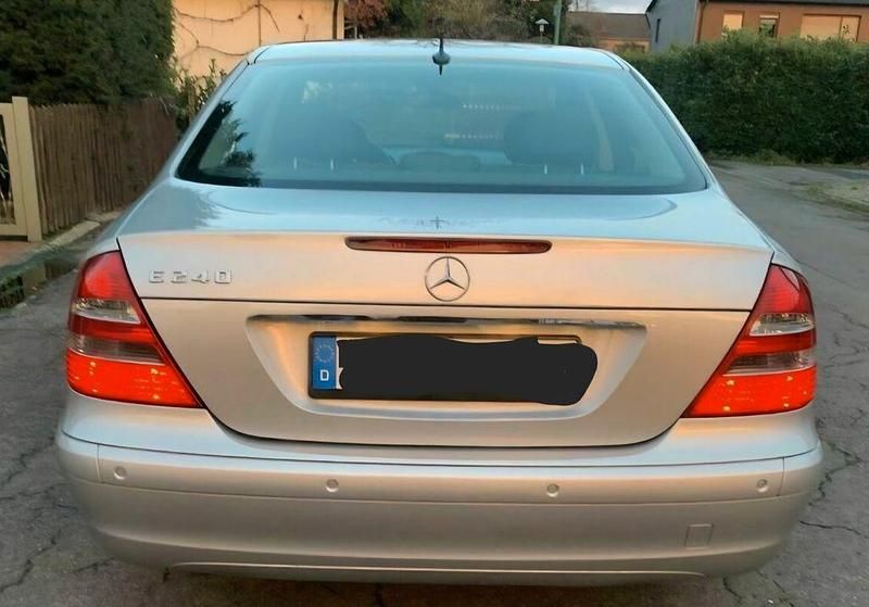 Gebraucht Mercedes E240 Avantgarde 177 PS (130 kW) 2004 Silber Limousine