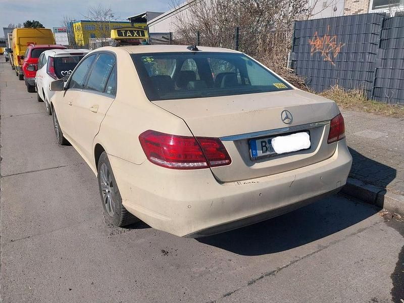 Gebraucht Mercedes E200 Avantgarde 136 PS (100 kW) 2015 Beige Limousine