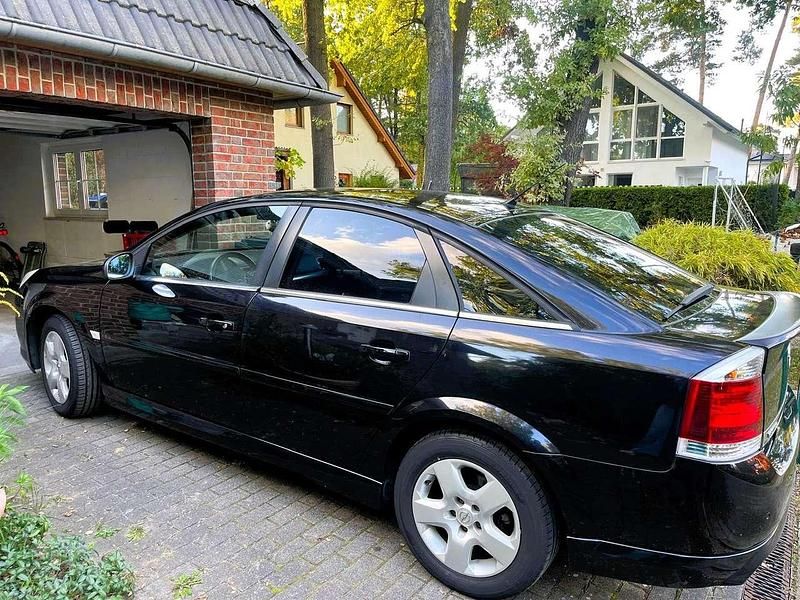 Schwarz Gebraucht 2006 Opel Vectra Edition Limousine | 2.800 € (Fairer Preis) - Bild 1/4
