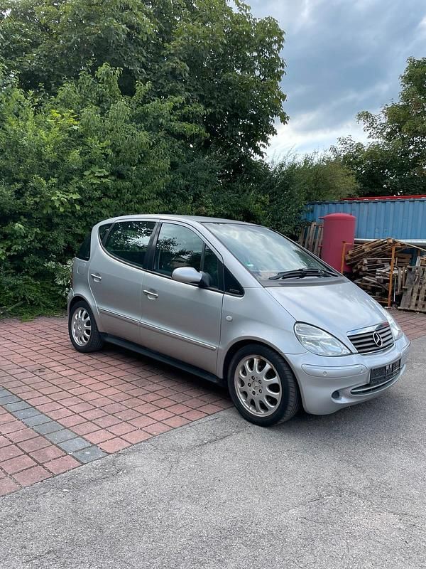 Silber Gebraucht 2001 Mercedes A190 Kleinwagen | 300 € - Bild 1/4