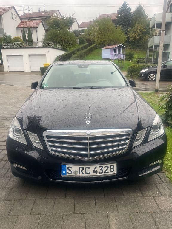 Gebraucht Mercedes E200 Avantgarde 184 PS (135 kW) 2009 Schwarz Limousine