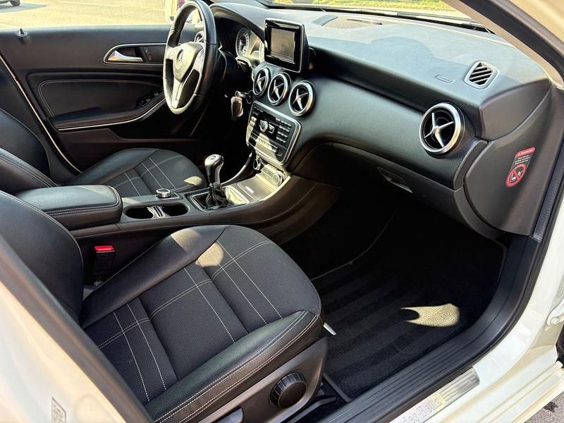 Gebraucht Mercedes A180 122 PS (89 kW) 2014 Calcitweiss  unilack Limousine