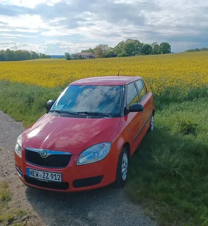 Gebraucht Skoda Fabia Cool Edition 60 PS (44 kW) 2010 Rot Limousine