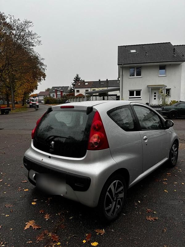 Gebraucht Peugeot 107 68 PS (50 kW) 2007 Silber Kleinwagen