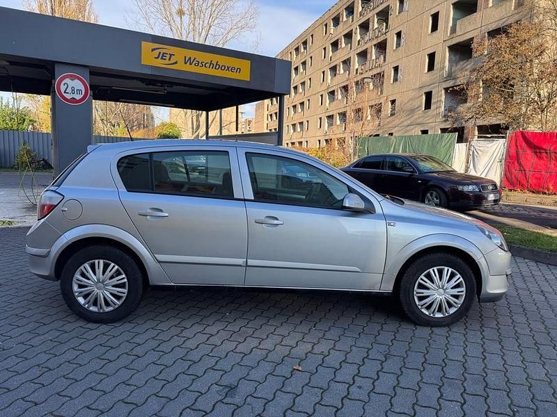 Gebraucht Opel Astra Edition 105 PS (77 kW) 2005 Silber Limousine