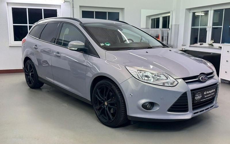 Gebraucht Ford Focus SYNC Edition 125 PS (91 kW) 2014 Grau Kombi