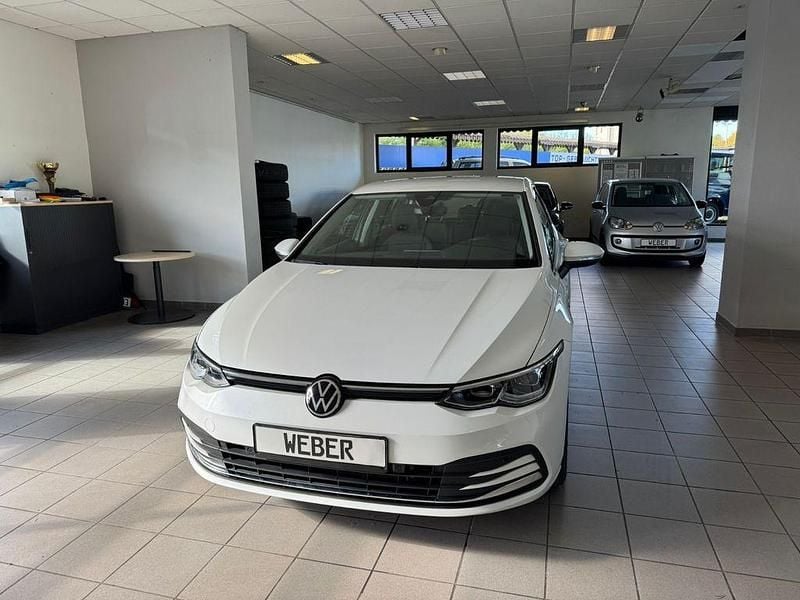 Weiß Gebraucht 2020 VW Golf VIII Style Limousine | 18.499 € (Superpreis) - Bild 1/4