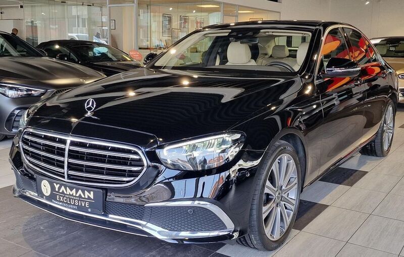 Schwarz Gebraucht 2022 Mercedes E300 Limousine | 43.850 € (Teuer) - Bild 1/4