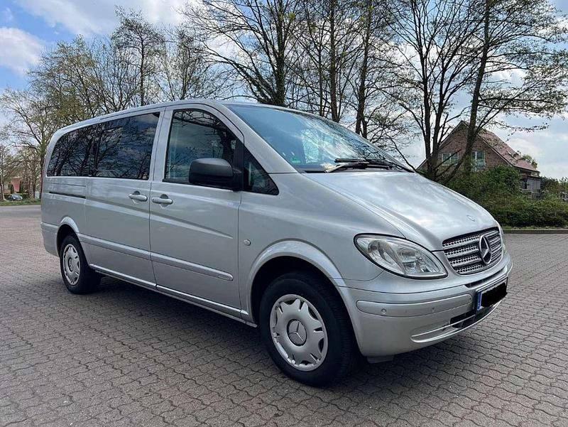 Silber Gebraucht 2010 Mercedes Vito Van / Kleinbus | 14.999 € - Bild 1/4
