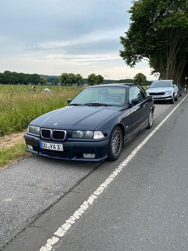 Blau Gebraucht 1998 BMW 318 Cabriolet M Sport Cabrio | 6.500 € (Etwas zu teuer) - Bild 1/4