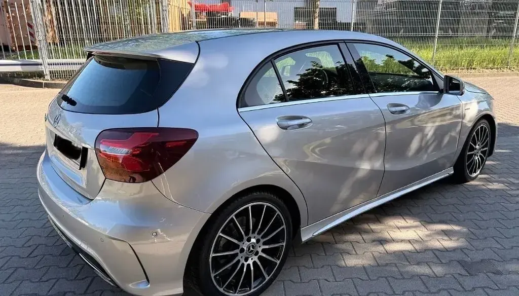 Gebraucht Mercedes 220 Style 177 PS (130 kW) 2018 Silber Limousine